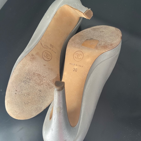 Chanel CC heels size 36 fits like 5 1/2 - Picture 5 of 6
